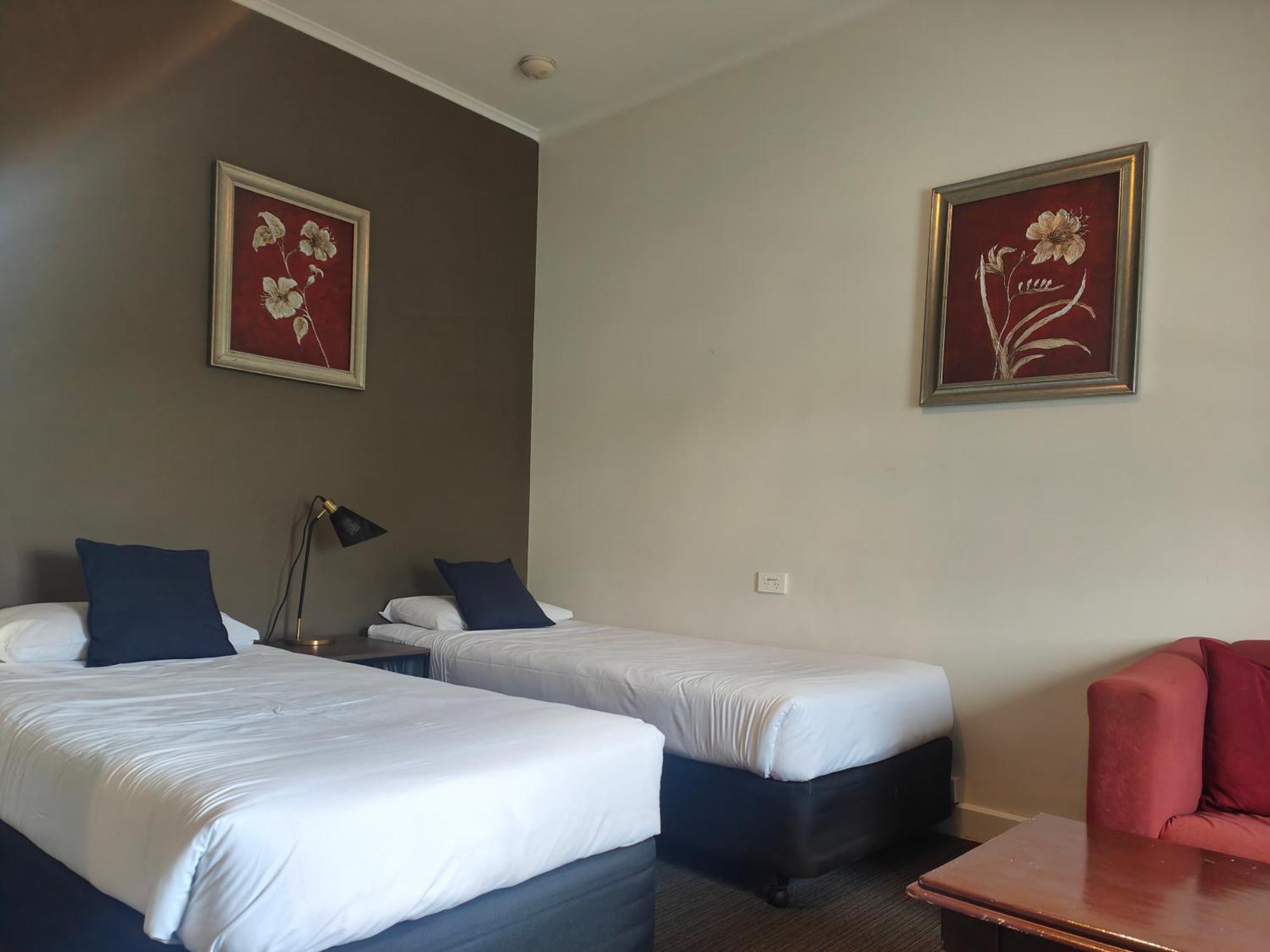 Centennial Inn On Bathurst Λόντσεστον Εξωτερικό φωτογραφία