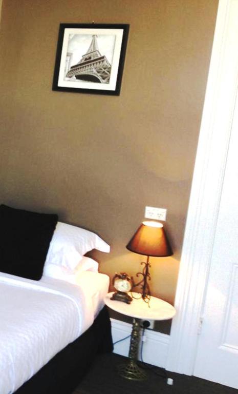 Centennial Inn On Bathurst Λόντσεστον Δωμάτιο φωτογραφία